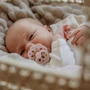 Kép 2/5 - BIBS játszócumi - Boheme natúr kaucsuk 6-18 hó cseresznyevirág és hamvas lila 2 db